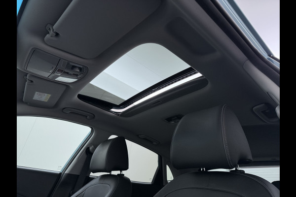 Hyundai Kona EV 64kWh SOH 100% Fase 3 Warmtepomp Leer+Elektr+Verwarmd+Gekoeld! Schuif-/kanteldak Head-Up Display Adap.Cruise Apple Carplay An Keyless Stuurverwarming Blind Spot Monitoring Lane Assist DAB Led Origineel Nederlandse Auto Super compleet! € 46000 nieuw