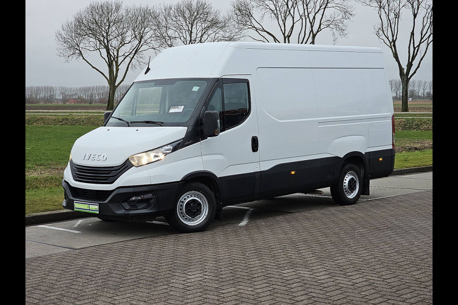 Iveco Daily 35S14V 2.3 352 L2H2 Airco Cruise Control PDC Achter 3 Zits Euro6 136 PK!