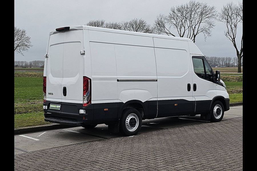 Iveco Daily 35S14V 2.3 352 L2H2 Airco Cruise Control PDC Achter 3 Zits Euro6 136 PK!