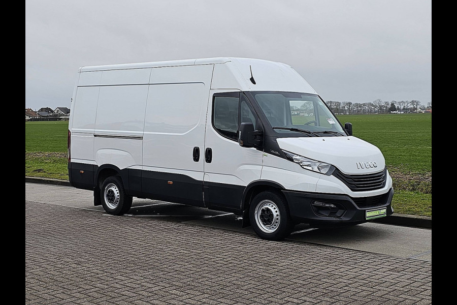 Iveco Daily 35S14V 2.3 352 L2H2 Airco Cruise Control PDC Achter 3 Zits Euro6 136 PK!