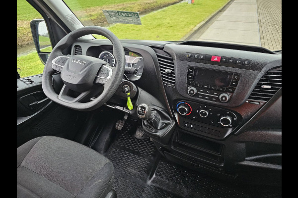 Iveco Daily 35S14V 2.3 352 L2H2 Airco Cruise Control PDC Achter 3 Zits Euro6 136 PK!