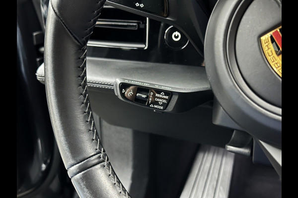 Porsche Taycan 4S Turbo Pakket Performance 84 kWh 490pk | Sport Chrono + | 360 Camera | ACC | Luchtvering | Carbon | 21" | Glasdak | 4WD | Vulkaangrijs | Carplay | Nw.Pr. 147.249,= | NL Auto | SOH Test | Garantie.