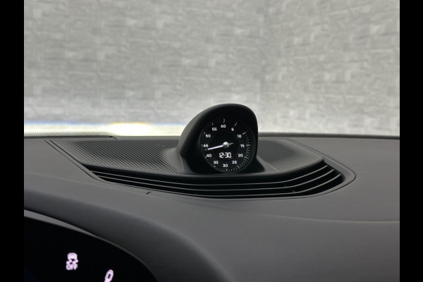 Porsche Taycan 4S Turbo Pakket Performance 84 kWh 490pk | Sport Chrono + | 360 Camera | ACC | Luchtvering | Carbon | 21" | Glasdak | 4WD | Vulkaangrijs | Carplay | Nw.Pr. 147.249,= | NL Auto | SOH Test | Garantie.