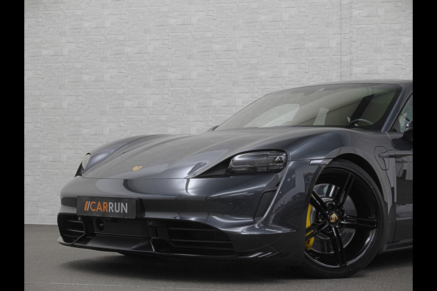 Porsche Taycan 4S Turbo Pakket Performance 84 kWh 490pk | Sport Chrono + | 360 Camera | ACC | Luchtvering | Carbon | 21" | Glasdak | 4WD | Vulkaangrijs | Carplay | Nw.Pr. 147.249,= | NL Auto | SOH Test | Garantie.