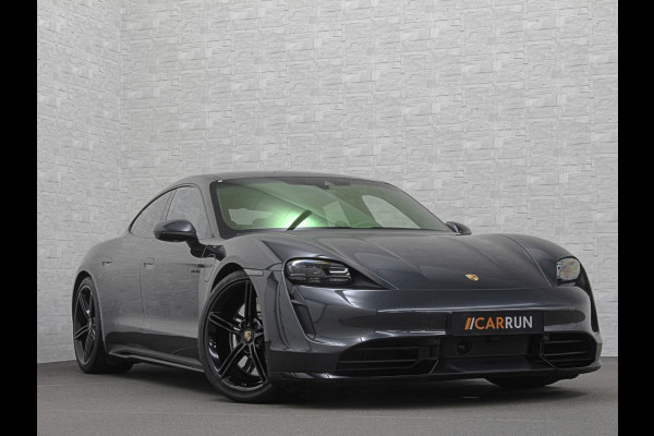 Porsche Taycan 4S Turbo Pakket Performance 84 kWh 490pk | Sport Chrono + | 360 Camera | ACC | Luchtvering | Carbon | 21" | Glasdak | 4WD | Vulkaangrijs | Carplay | Nw.Pr. 147.249,= | NL Auto | SOH Test | Garantie.