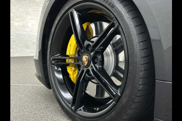 Porsche Taycan 4S Turbo Pakket Performance 84 kWh 490pk | Sport Chrono + | 360 Camera | ACC | Luchtvering | Carbon | 21" | Glasdak | 4WD | Vulkaangrijs | Carplay | Nw.Pr. 147.249,= | NL Auto | SOH Test | Garantie.