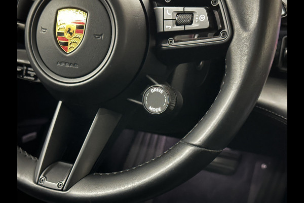 Porsche Taycan 4S Turbo Pakket Performance 84 kWh 490pk | Sport Chrono + | 360 Camera | ACC | Luchtvering | Carbon | 21" | Glasdak | 4WD | Vulkaangrijs | Carplay | Nw.Pr. 147.249,= | NL Auto | SOH Test | Garantie.