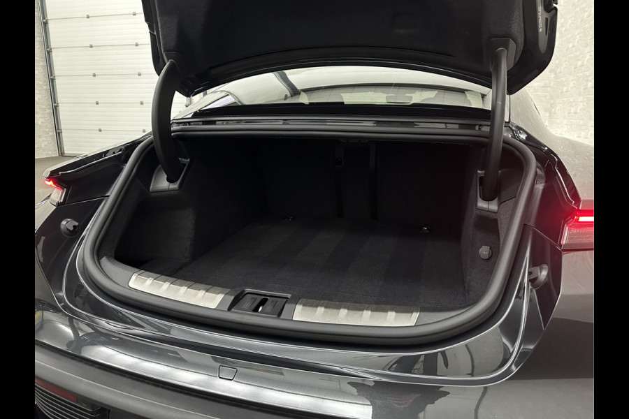 Porsche Taycan 4S Turbo Pakket Performance 84 kWh 490pk | Sport Chrono + | 360 Camera | ACC | Luchtvering | Carbon | 21" | Glasdak | 4WD | Vulkaangrijs | Carplay | Nw.Pr. 147.249,= | NL Auto | SOH Test | Garantie.
