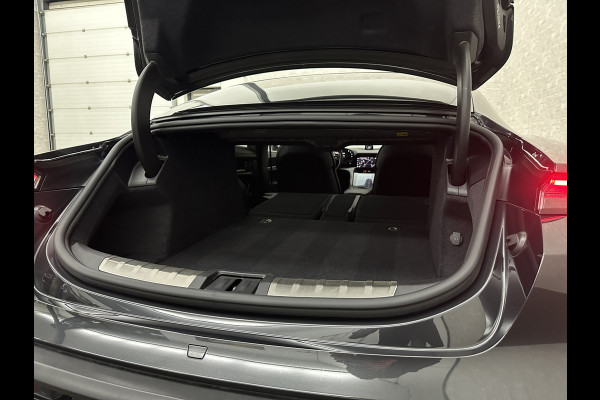 Porsche Taycan 4S Turbo Pakket Performance 84 kWh 490pk | Sport Chrono + | 360 Camera | ACC | Luchtvering | Carbon | 21" | Glasdak | 4WD | Vulkaangrijs | Carplay | Nw.Pr. 147.249,= | NL Auto | SOH Test | Garantie.