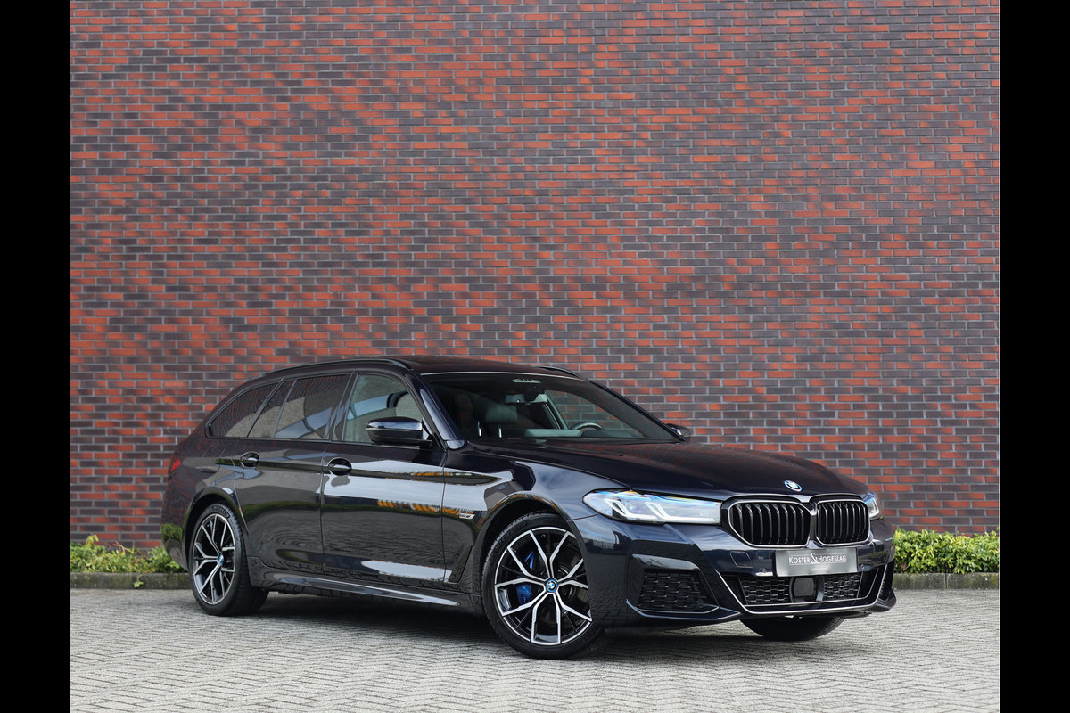 BMW 5 Serie Touring 530e xDrive | Pano - Trekhaak - HUD