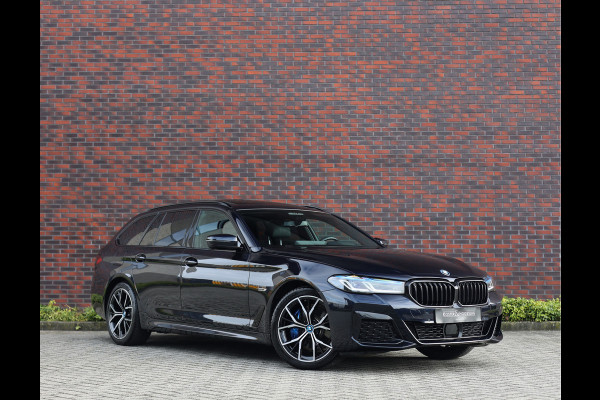 BMW 5 Serie Touring 530e xDrive | Pano - Trekhaak - HUD