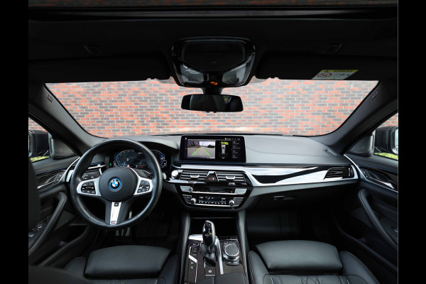 BMW 5 Serie Touring 530e xDrive | Pano - Trekhaak - HUD