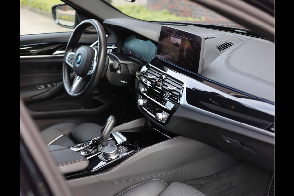 BMW 5 Serie Touring 530e xDrive | Pano - Trekhaak - HUD