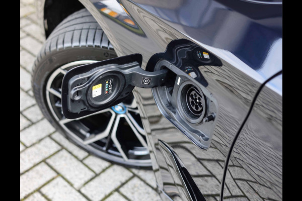 BMW 5 Serie Touring 530e xDrive | Pano - Trekhaak - HUD