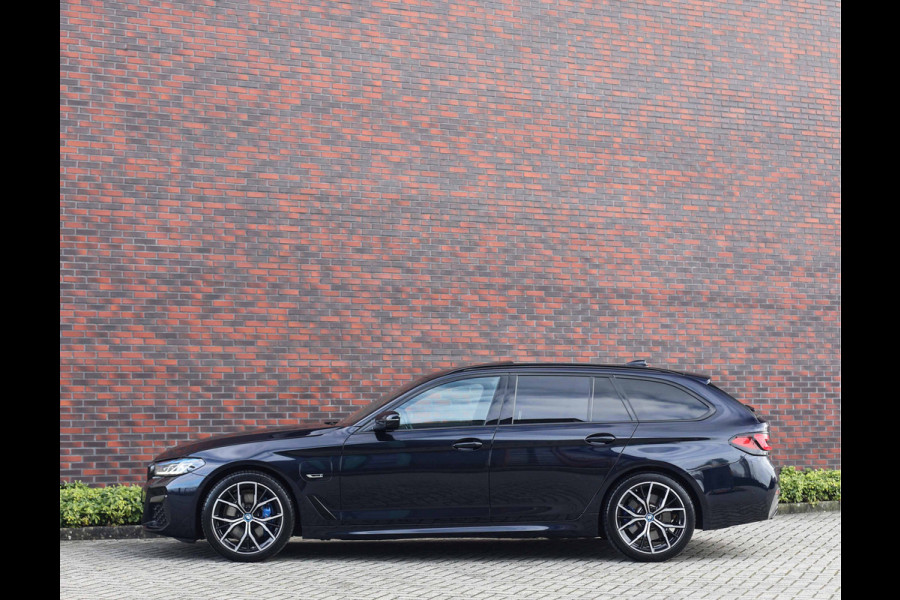 BMW 5 Serie Touring 530e xDrive | Pano - Trekhaak - HUD