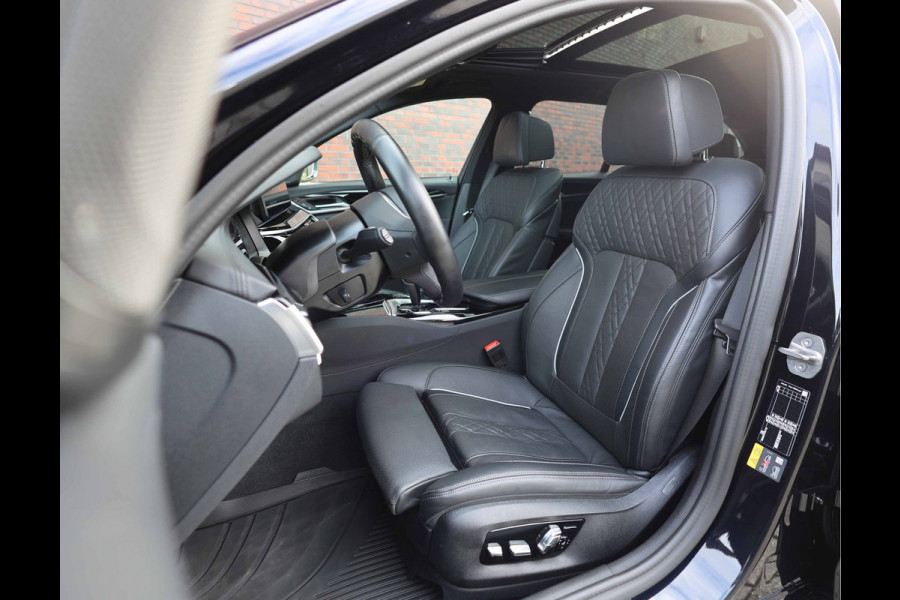 BMW 5 Serie Touring 530e xDrive | Pano - Trekhaak - HUD