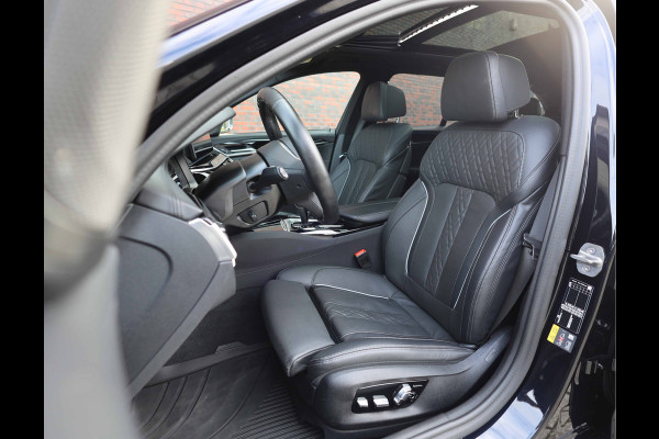 BMW 5 Serie Touring 530e xDrive | Pano - Trekhaak - HUD