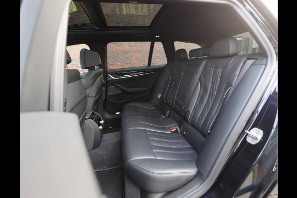 BMW 5 Serie Touring 530e xDrive | Pano - Trekhaak - HUD