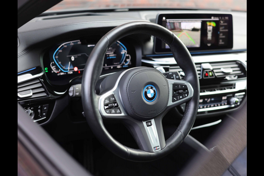 BMW 5 Serie Touring 530e xDrive | Pano - Trekhaak - HUD