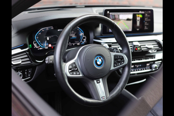 BMW 5 Serie Touring 530e xDrive | Pano - Trekhaak - HUD