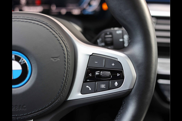 BMW 5 Serie Touring 530e xDrive | Pano - Trekhaak - HUD