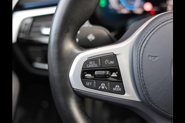 BMW 5 Serie Touring 530e xDrive | Pano - Trekhaak - HUD