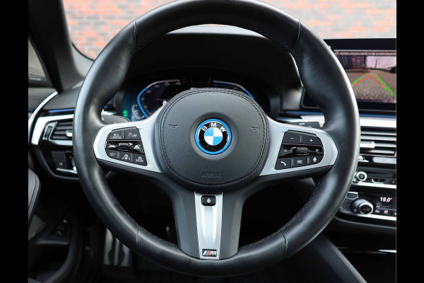 BMW 5 Serie Touring 530e xDrive | Pano - Trekhaak - HUD