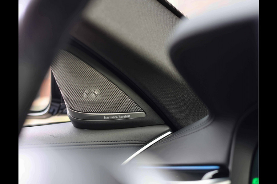 BMW 5 Serie Touring 530e xDrive | Pano - Trekhaak - HUD