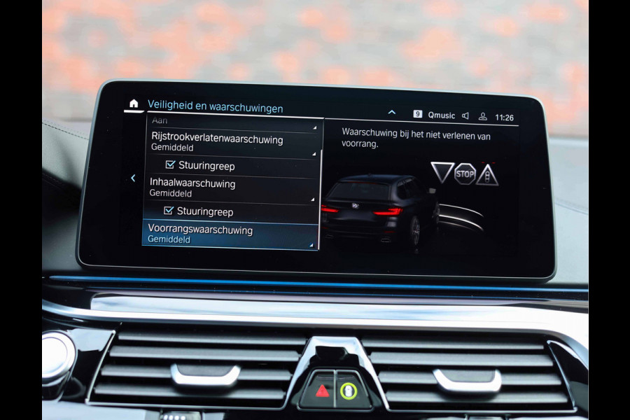 BMW 5 Serie Touring 530e xDrive | Pano - Trekhaak - HUD