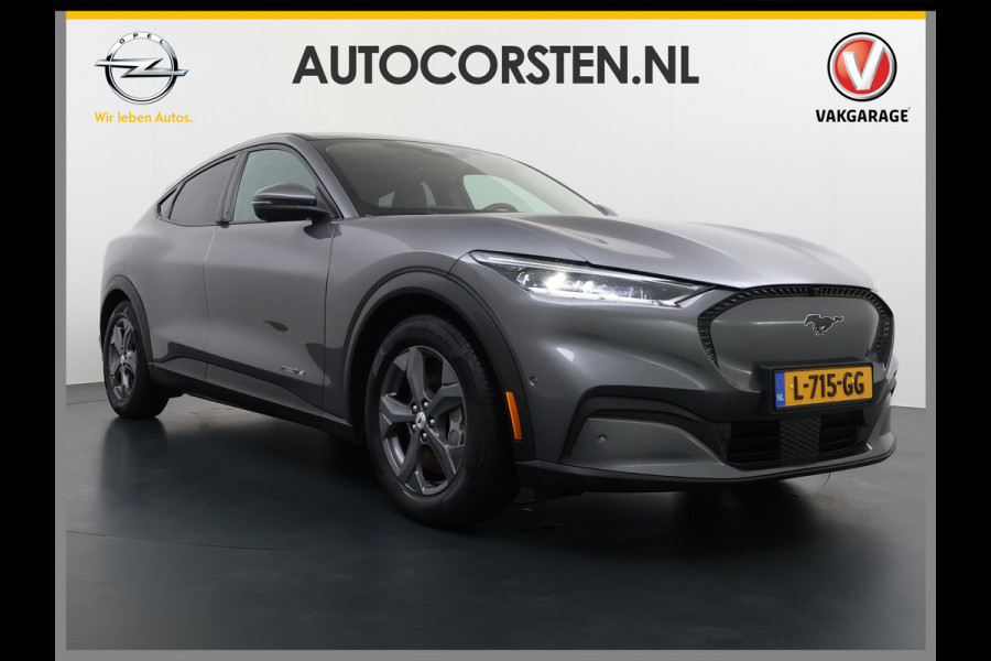 Ford Mustang Mach-E RWD 75kWh Soh 93% PanoDak Leer+Elektr+verwarmd+Geheugen (semi-)Autopilot Trekhaak 360°Topview-Camera Adaptive-Cruise-Cont DAB Lane-Assist Keyless-go Autonomous Emergency Braking ESP ASR Verkeersbordherkenning Vermoeidheidsherkenning Dodehoek-Detector 1e Eigenaar Origineel Nederlandse Auto Nieuwprijs €50.424