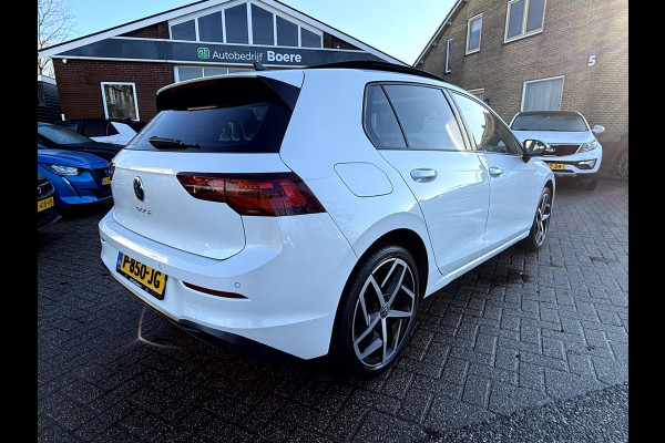 Volkswagen Golf 1.5 TSI Life Panoramadak, 18''Lmv, IQ Light, Winterpakket