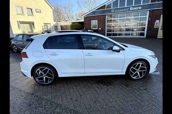 Volkswagen Golf 1.5 TSI Life Panoramadak, 18''Lmv, IQ Light, Winterpakket