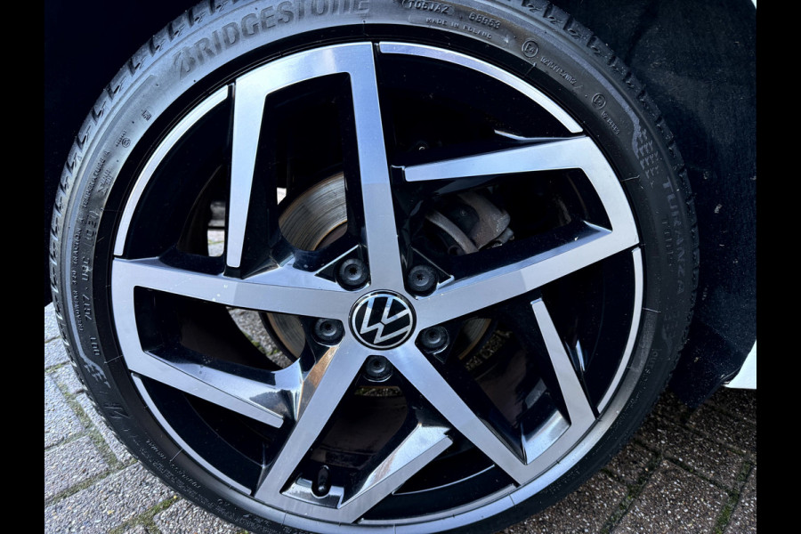 Volkswagen Golf 1.5 TSI Life Panoramadak, 18''Lmv, IQ Light, Winterpakket