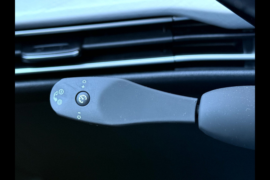 Volkswagen Golf 1.5 TSI Life Panoramadak, 18''Lmv, IQ Light, Winterpakket