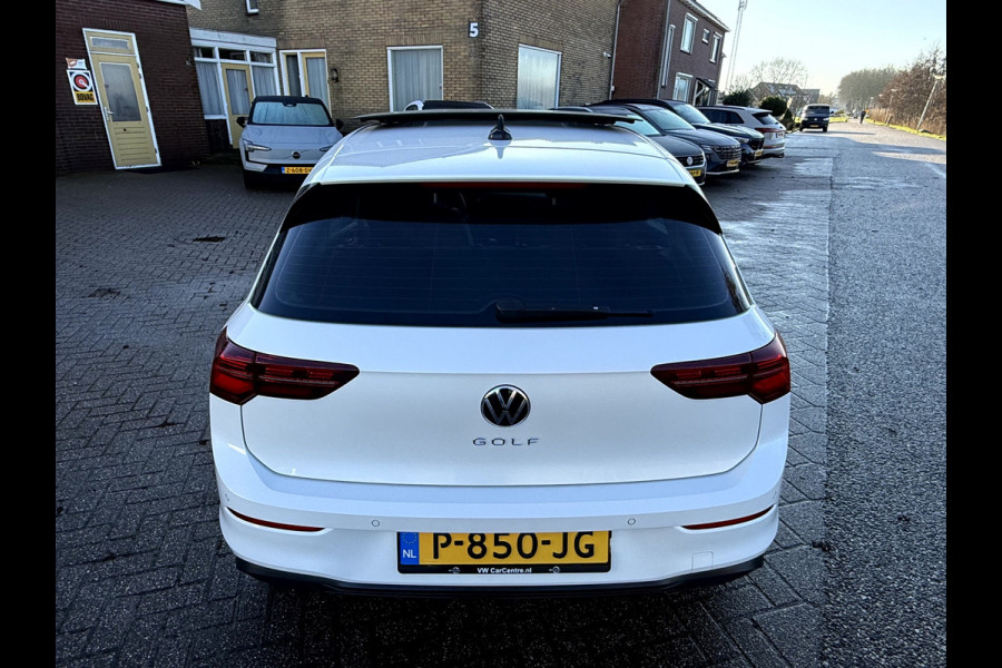 Volkswagen Golf 1.5 TSI Life Panoramadak, 18''Lmv, IQ Light, Winterpakket