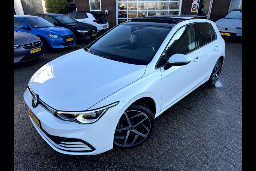 Volkswagen Golf 1.5 TSI Life Panoramadak, 18''Lmv, IQ Light, Winterpakket