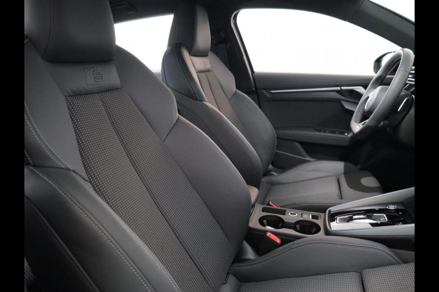 Audi A3 Sportback 40 TFSI e S edition 204 pk S-tronic | Verlengde garantie | Navigatie | Parkeersensoren (Park assist) | Achteruitrijcamera | Stoelverwarming | S-Line |