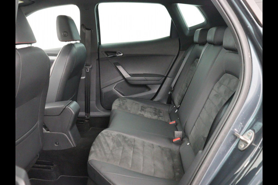 Seat Arona 1.0 TSI FR Intens Plus | Stoelverwarming | Leder/Alcantara | Adaptive cruise | Camera | Virtual Cockpit | Carplay | Navigatie | Keyless | Full LED | Dodehoek detectie | Climate control | Park Assist
