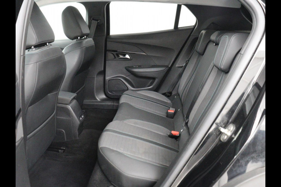 Peugeot e-2008 EV Allure 50 kWh | SOH 91% | 3 Fase | Half leder | Carplay | Camera | Full LED | Navigatie | Climate control | Parkeerhulp | Cruise control | Bluetooth