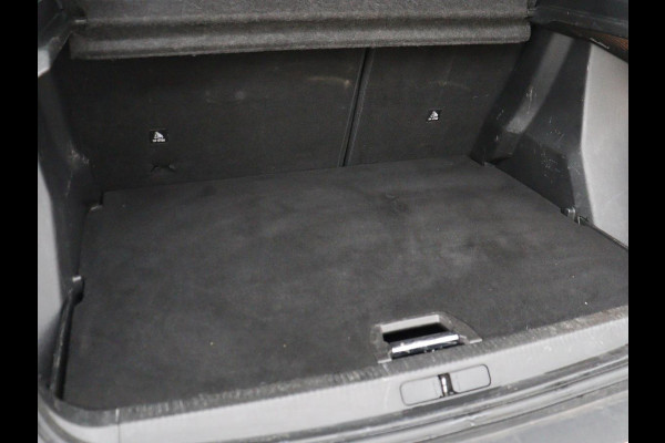 Peugeot e-2008 EV Allure 50 kWh | SOH 91% | 3 Fase | Half leder | Carplay | Camera | Full LED | Navigatie | Climate control | Parkeerhulp | Cruise control | Bluetooth