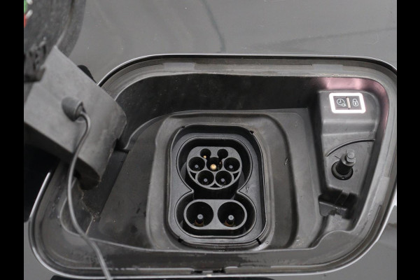 Peugeot e-2008 EV Allure 50 kWh | SOH 91% | 3 Fase | Half leder | Carplay | Camera | Full LED | Navigatie | Climate control | Parkeerhulp | Cruise control | Bluetooth