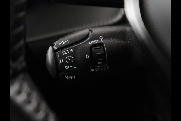 Peugeot e-2008 EV Allure 50 kWh | SOH 91% | 3 Fase | Half leder | Carplay | Camera | Full LED | Navigatie | Climate control | Parkeerhulp | Cruise control | Bluetooth