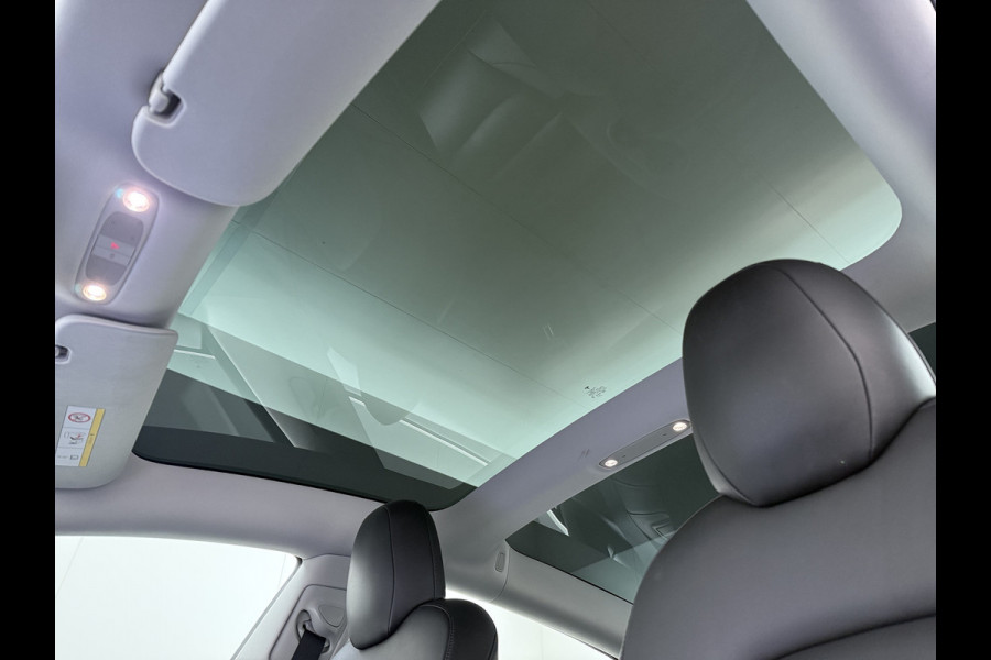 Tesla Model 3 RWD SR plus Soh 92% LFP Accu Trekhaak AutoPilot Leder Panoramadak Adaptive-Cruise Camera's Elektr.-Stuur+Stoelen+Spiegels+Geheug Navi LED DAB Voorverwarmen Keyless One-Pedal-Drive Lmv 18" SOH 92% 1e Eigenaar Origineel Nederlandse Auto 1.000kg Trekvermogen
