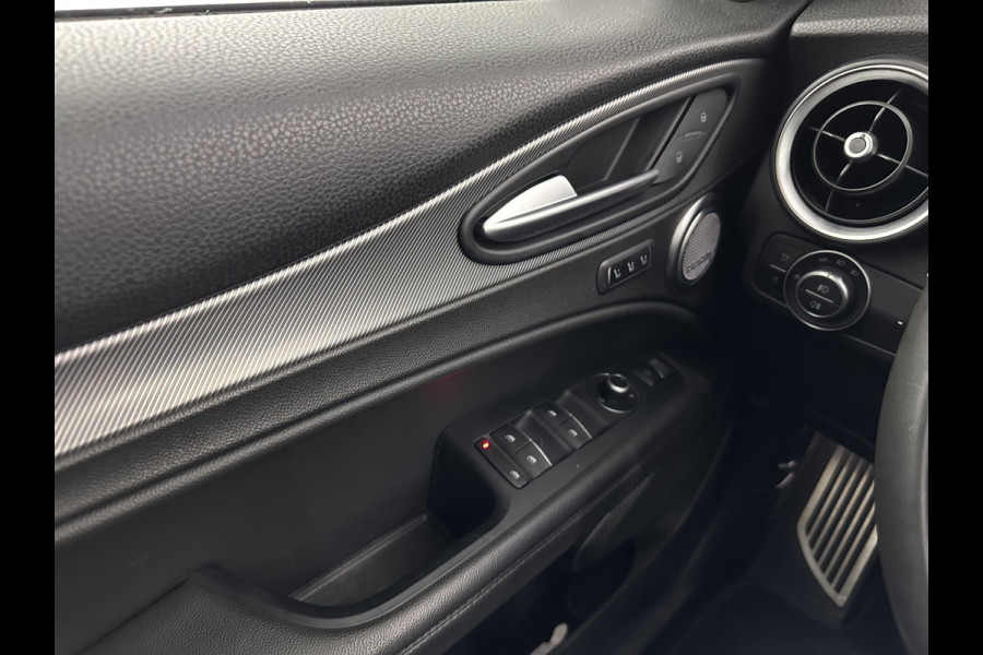 Alfa Romeo Stelvio 2.2d AWD Q4 Super Aut. *PANO | LEATHER | BI-XENON | MEMORY-PACK | HARMAN/KARDON | BLINDSPOT | CAMERA | DAB+ | NAVI-FULLMAP | HEATED-SPORTSEATS | ECC | ADAPTIVE-CRUISE | PDC | PRIVACYGLASS | TOWBAR | 19"ALU*