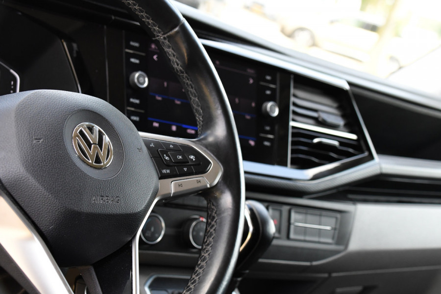 Volkswagen Transporter 2.0 TDI L2H1 32 DC Bulli Virtual, Adaptieve Cruise, Carplay, LED, 150PK, Stoelverwarming, Trekhaak, 2 x Schuifdeur, Standkachel, Uniek!