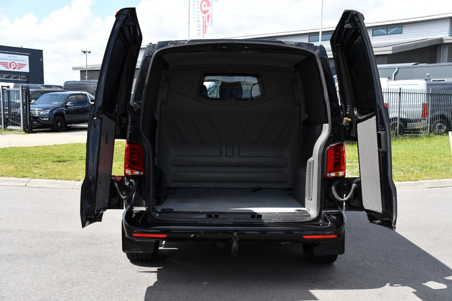 Volkswagen Transporter 2.0 TDI L2H1 32 DC Bulli Virtual, Adaptieve Cruise, Carplay, LED, 150PK, Stoelverwarming, Trekhaak, 2 x Schuifdeur, Standkachel, Uniek!
