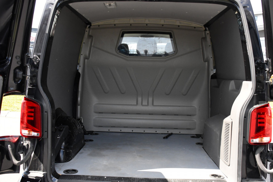 Volkswagen Transporter 2.0 TDI L2H1 32 DC Bulli Virtual, Adaptieve Cruise, Carplay, LED, 150PK, Stoelverwarming, Trekhaak, 2 x Schuifdeur, Standkachel, Uniek!