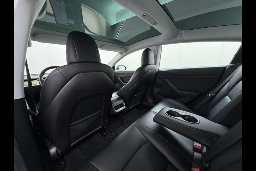 Tesla Model 3 SR+ 60kWh 325PK AutoPilot Leer PanoramaDak Adaptive Cruise Lmv 18" Camera's Elektr.-Stuur+Stoelen+Spiegels+Geheugen+Easy-Entry+V Soh 81% Ecc Navi Led DAB Voorverwarmen interieur via App Keyless One-Pedal-Drive Origineel Nederlandse Auto 1584kg licht! slechts 67 euro belasting p/m
