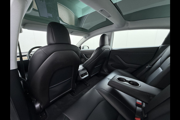 Tesla Model 3 SR+ 60kWh 325PK AutoPilot Leer PanoramaDak Adaptive Cruise Lmv 18" Camera's Elektr.-Stuur+Stoelen+Spiegels+Geheugen+Easy-Entry+V Soh 81% Ecc Navi Led DAB Voorverwarmen interieur via App Keyless One-Pedal-Drive Origineel Nederlandse Auto 1584kg licht! slechts 67 euro belasting p/m