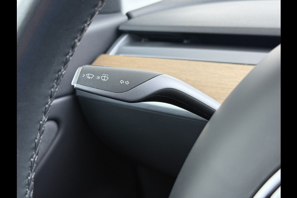 Tesla Model 3 SR+ 60kWh 325PK AutoPilot Leer PanoramaDak Adaptive Cruise Lmv 18" Camera's Elektr.-Stuur+Stoelen+Spiegels+Geheugen+Easy-Entry+V Soh 81% Ecc Navi Led DAB Voorverwarmen interieur via App Keyless One-Pedal-Drive Origineel Nederlandse Auto 1584kg licht! slechts 67 euro belasting p/m